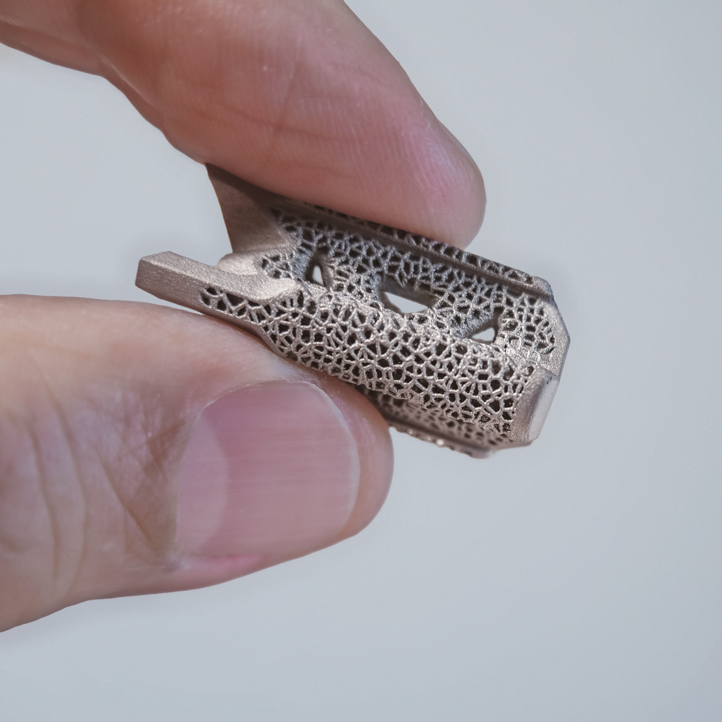 INTRA Ti Implant in Hand